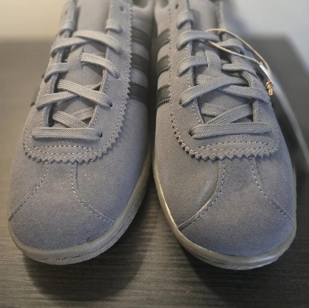 ADIDAS Stadt Gray Suede with Black Stripes MENS 10 New
